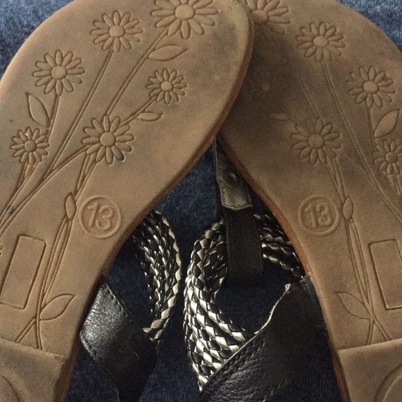 Sandals - Picture 2 of 3